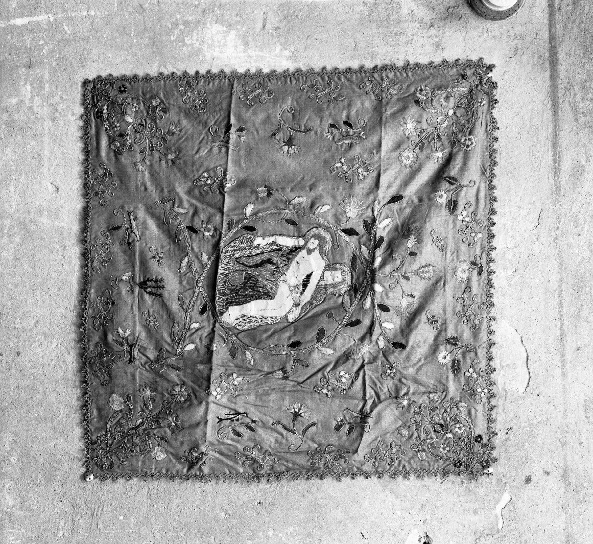Pietà (velo di calice) - manifattura toscana (sec. XVII, sec. XIX)