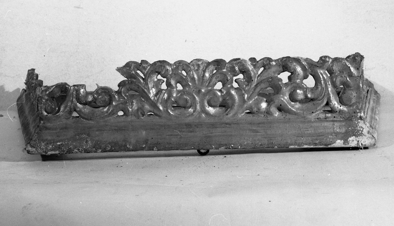 decorazione a intaglio, frammento - bottega tosco-umbra (sec. XVIII)