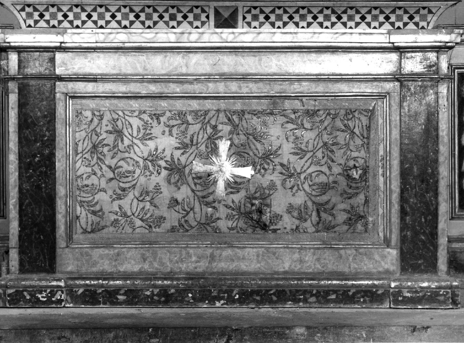 altare portatile - bottega aretina (fine/inizio secc. XIX/ XX)