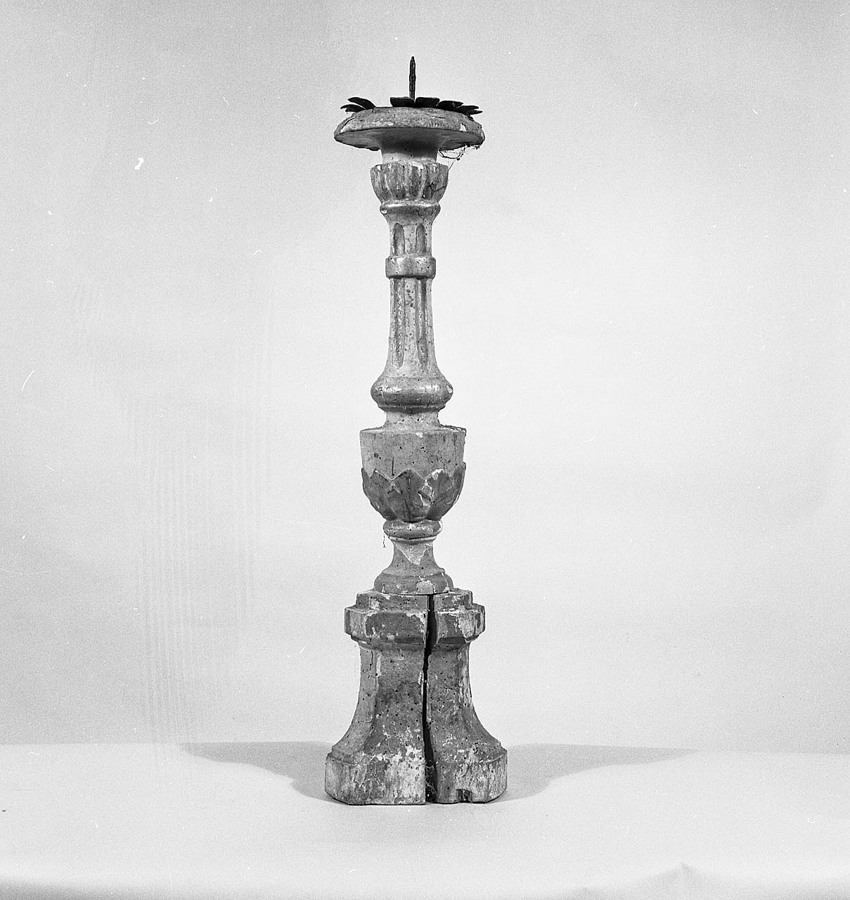 candeliere, opera isolata - ambito toscano (sec. XVIII)