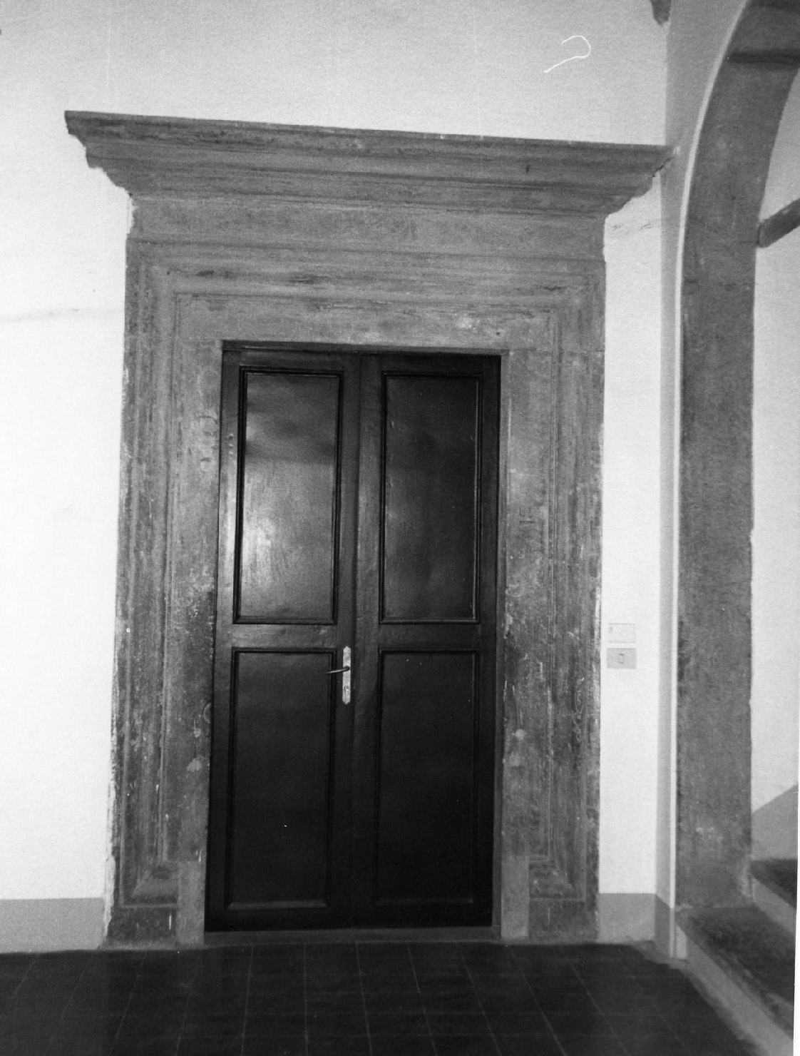 portale architravato - bottega toscana (sec. XVI)