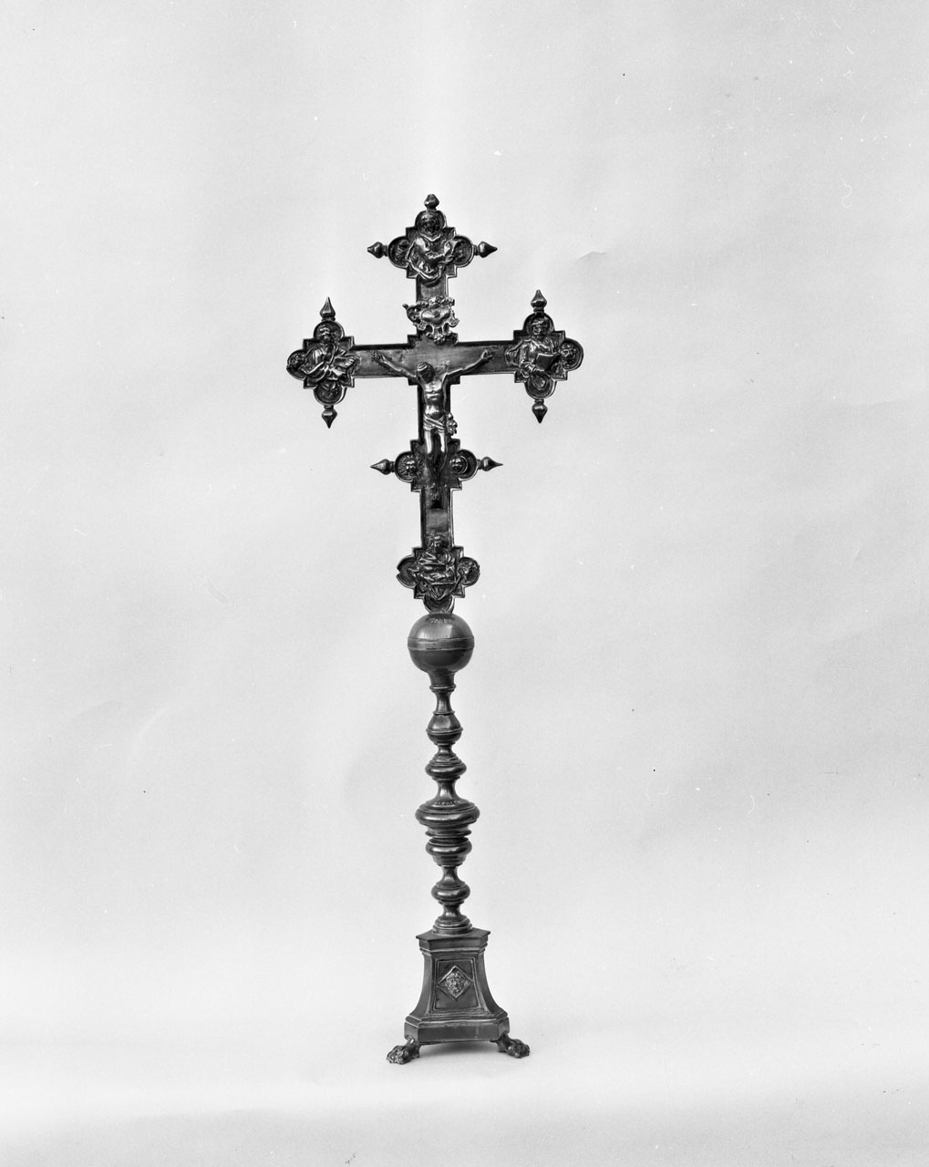 croce d'altare - bottega toscana (fine/inizio secc. XIX/ XX)