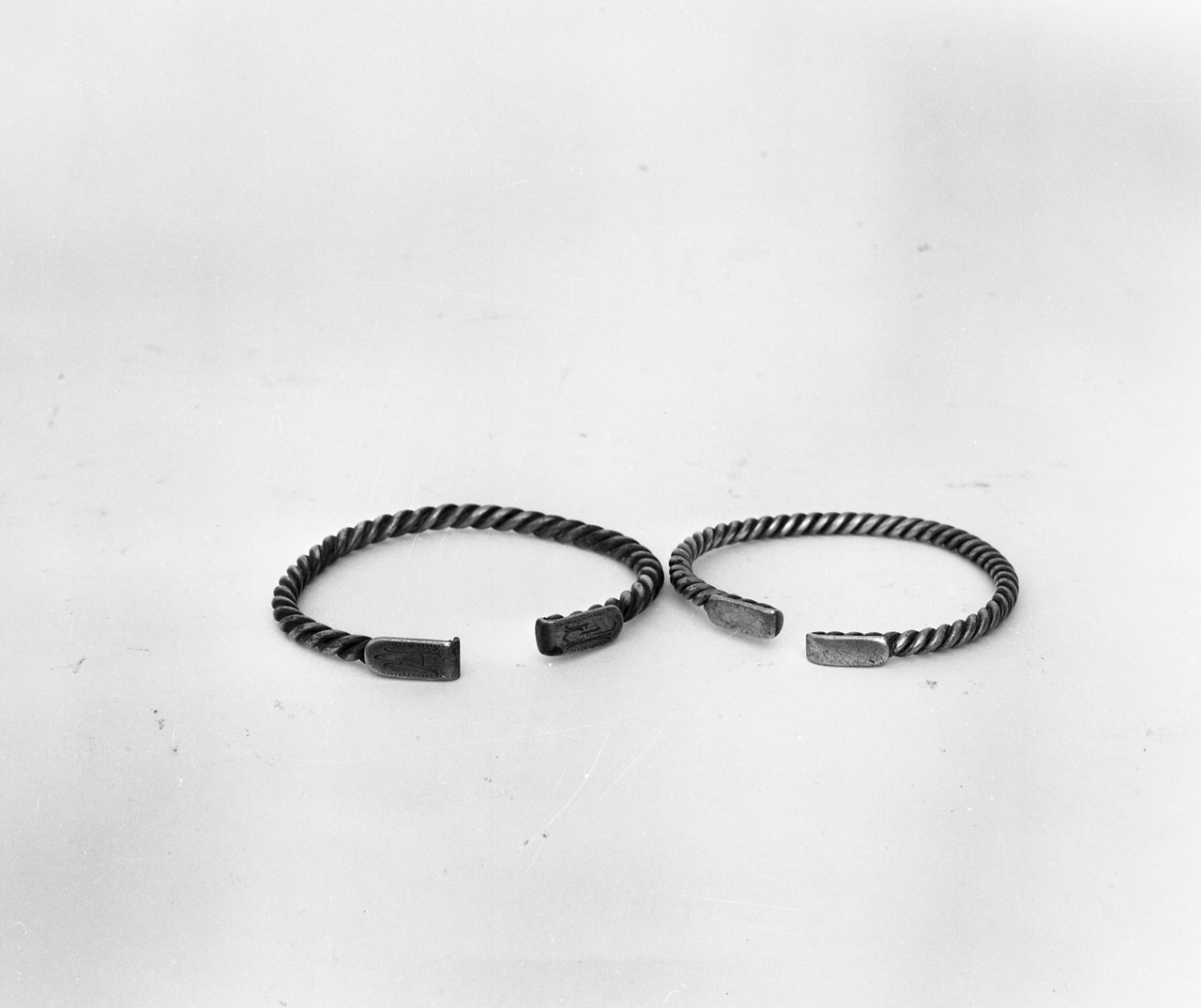 braccialetto, coppia - bottega toscana (fine/inizio secc. XIX/ XX)