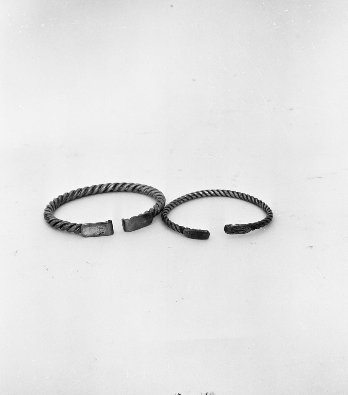 braccialetto, coppia - bottega toscana (fine/inizio secc. XIX/ XX)