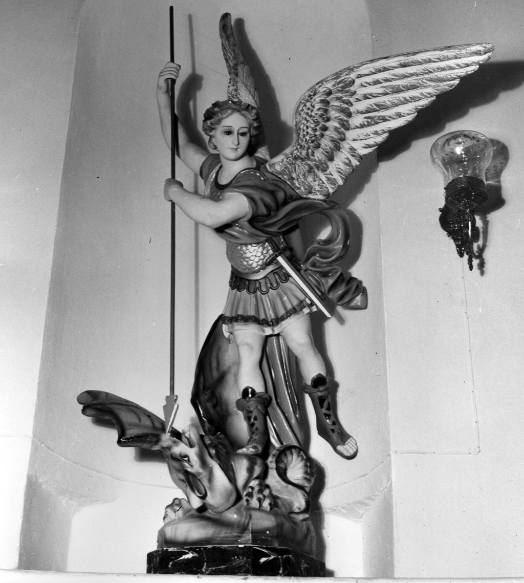 San Michele Arcangelo combatte il drago (statua) - bottega toscana (prima metà sec. XX)