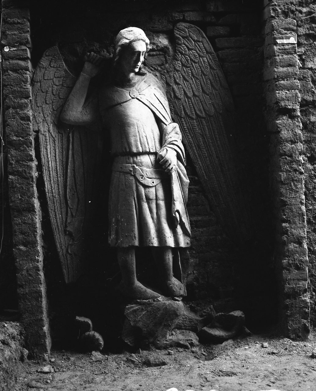San Michele Arcangelo San Michele Arcangelo statua, post 1330 - an