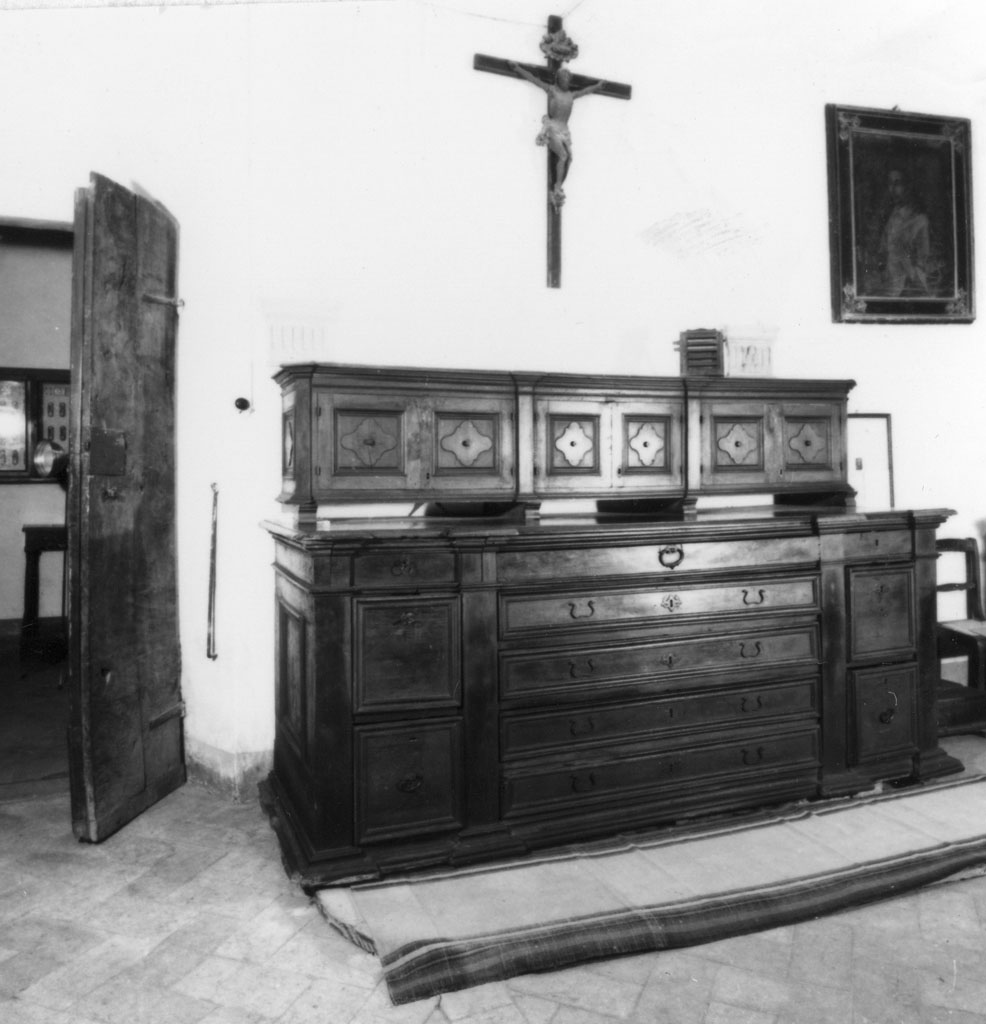 credenza - bottega toscana (prima metà sec. XVIII)