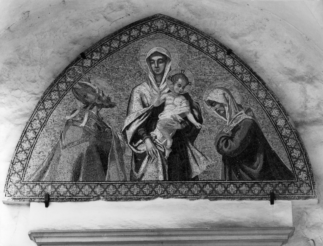 Madonna con Bambino tra Sant'Agostino e Santa Monica (decorazione musiva) di Marchianni Edoardo (sec. XX)