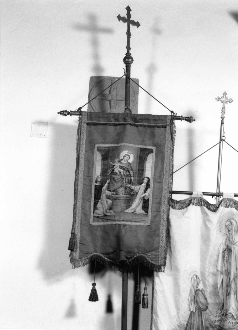 Madonna del Rosario con San Domenico e Santa Caterina da Siena (stendardo processionale) - produzione italiana (seconda metà sec. XIX)