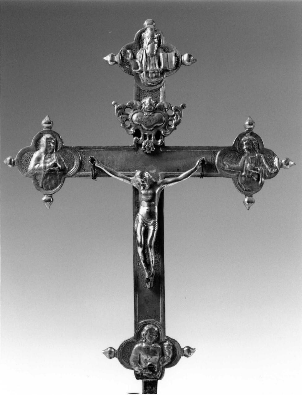 Cristo crocifisso, Dio Padre benedicente, Madonna, San Giovanni Evangelista e Santa Maria Maddalena (croce d'altare) - produzione toscana (prima metà sec. XVII)