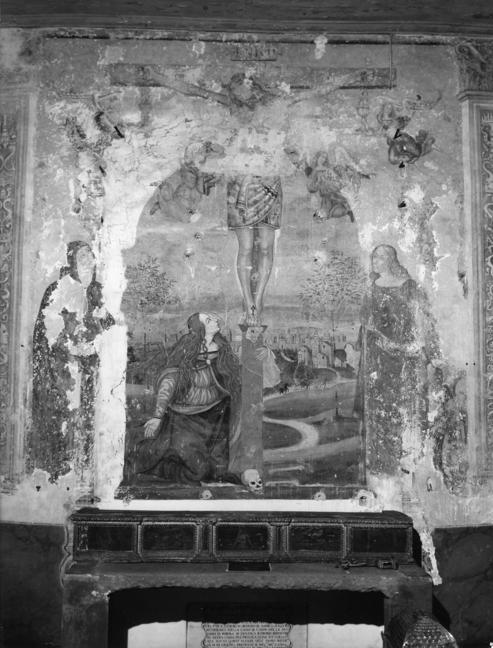 crocifissione di Cristo con la Madonna, Santa Maria Maddalena e San Giovanni Evangelista (dipinto) - ambito toscano (sec. XVI)