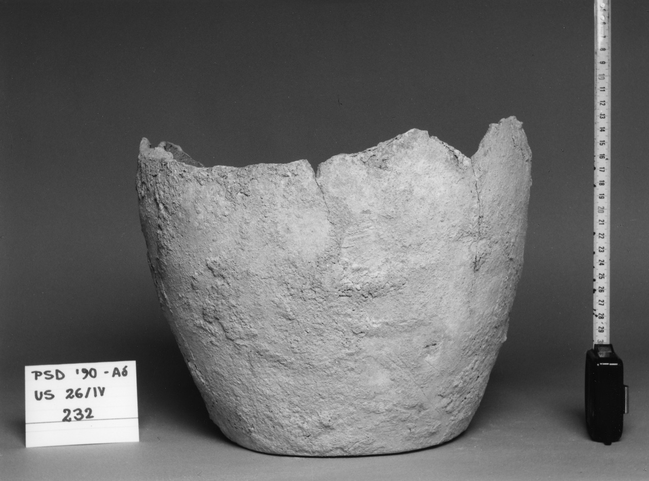 vaso, frammento - produzione pratese (primo quarto sec. XIV)