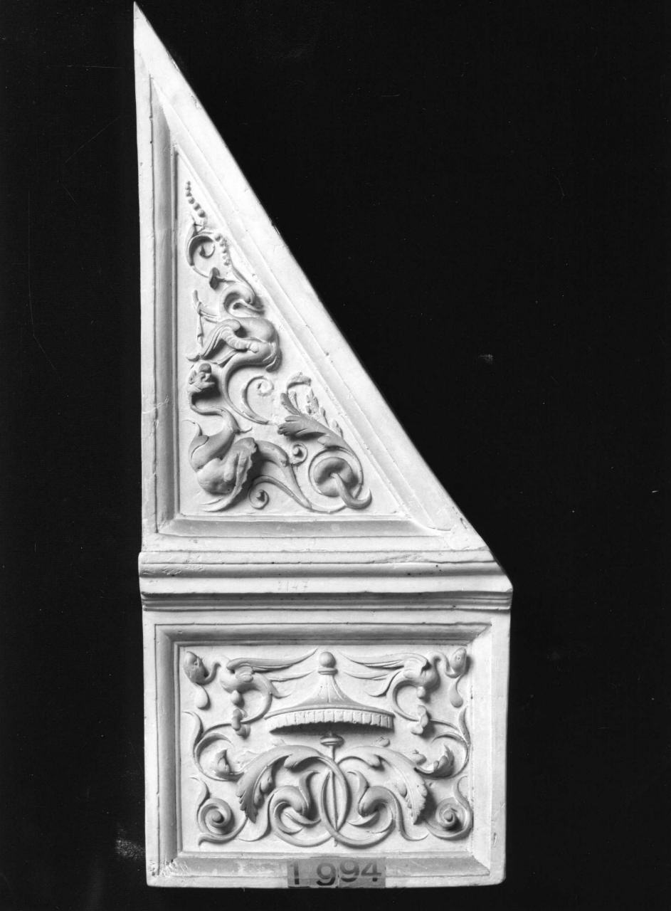 motivi decorativi a grottesche (calco di formella) di Lelli Oronzio (ultimo quarto sec. XIX)