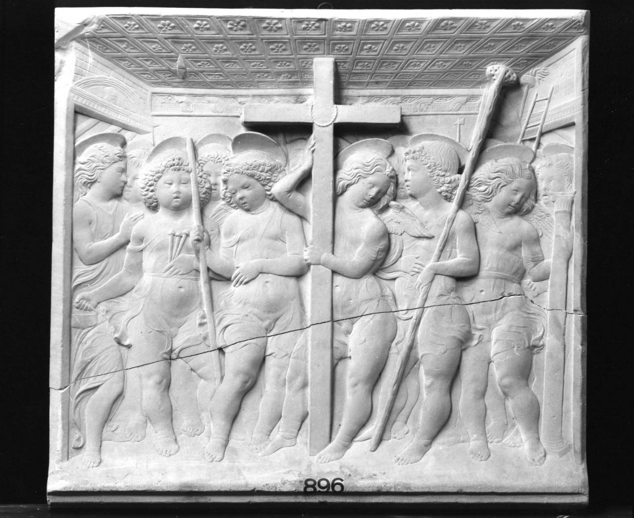 angeli con i simboli della passione (rilievo) di Lelli Oronzio (ultimo quarto sec. XIX)