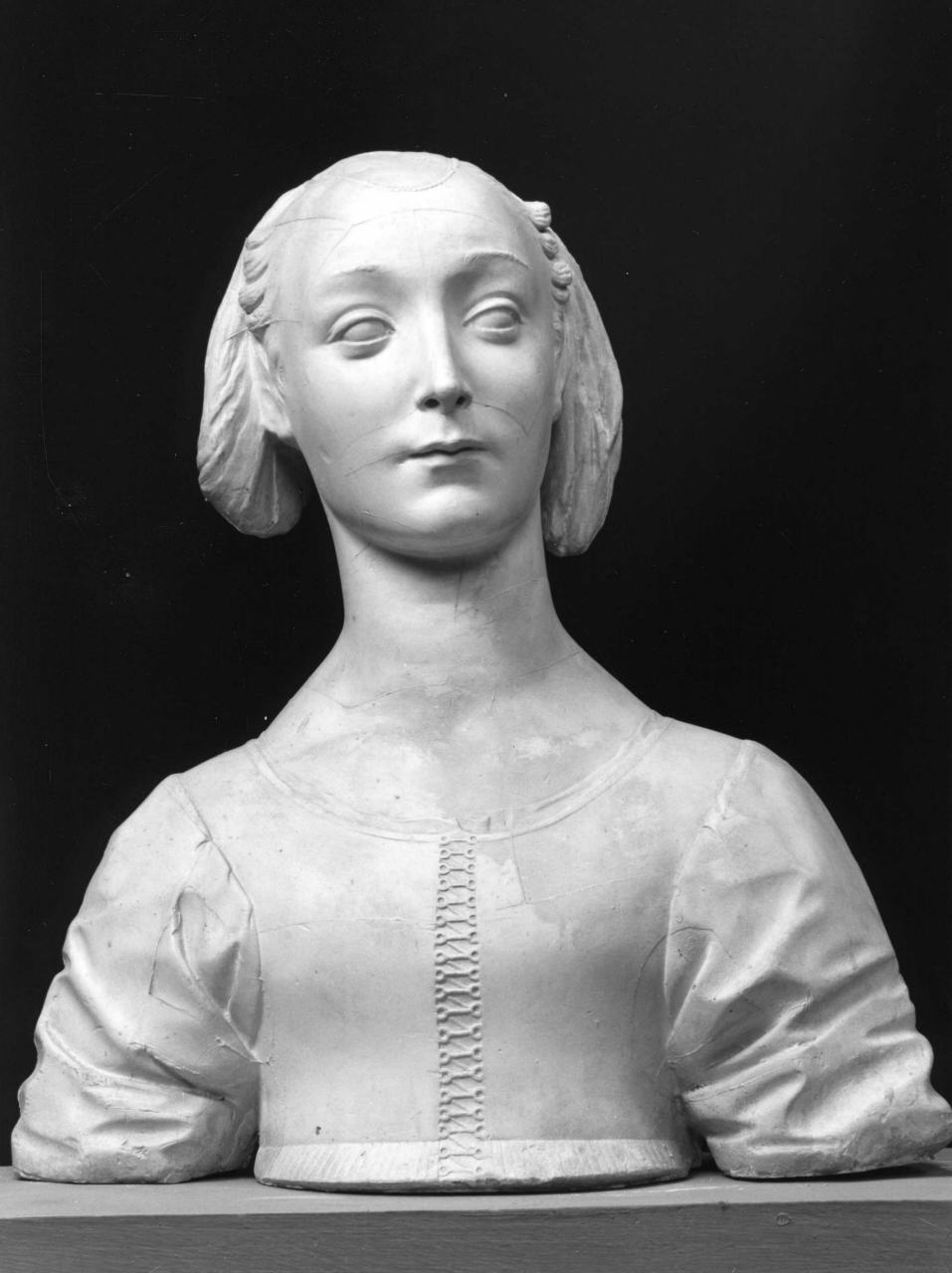 busto ritratto di Marietta Strozzi (busto) di Lelli Oronzio (ultimo quarto sec. XIX)