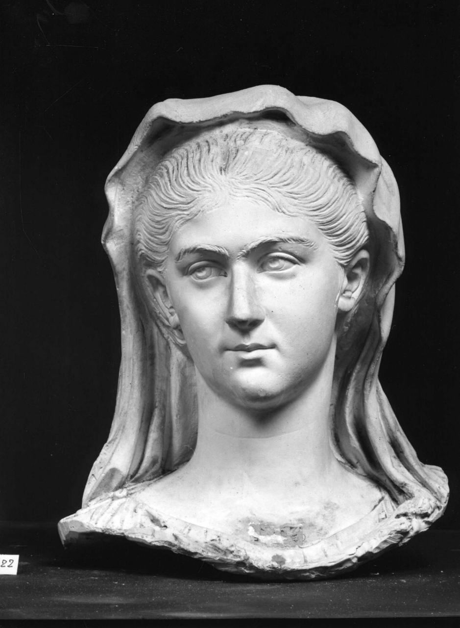 vestale, busto femminile velato (statua) di Lelli Luigi (bottega) (secc. XIX/ XX)