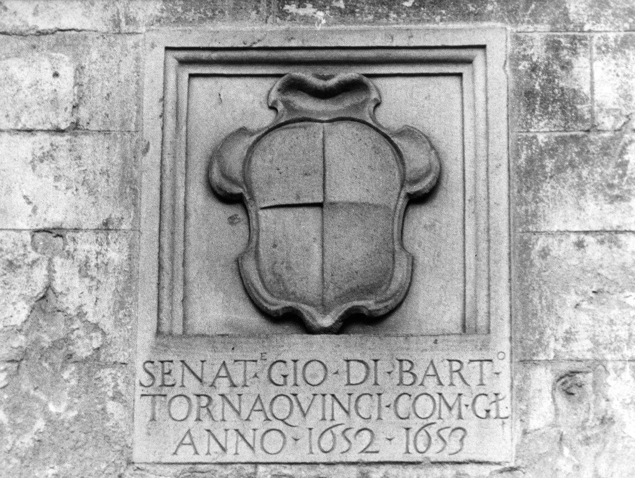 stemma gentilizio della famiglia Tornaquinci (rilievo) - manifattura pistoiese (sec. XVII)