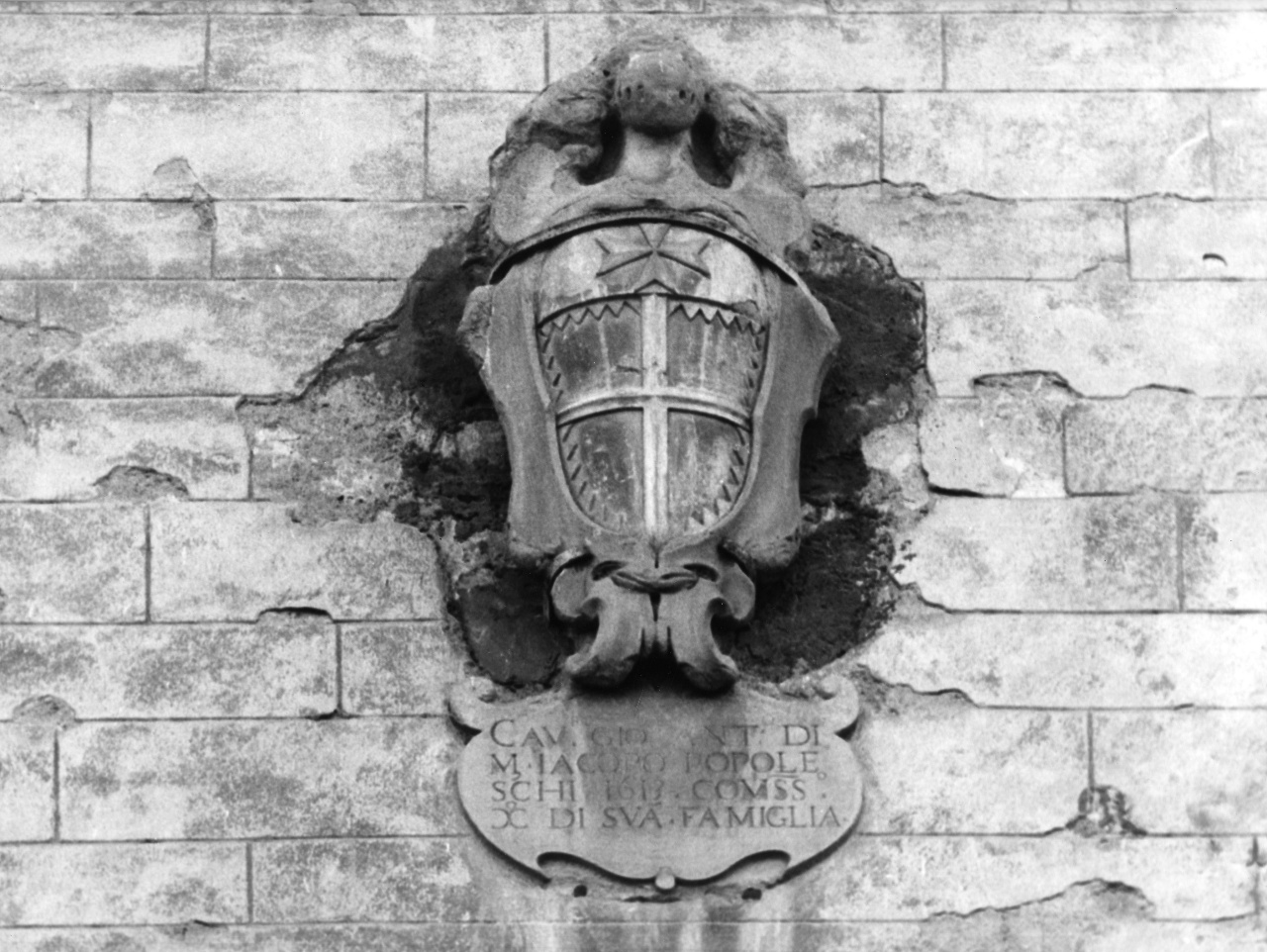 stemma gentilizio della famiglia Popoleschi (rilievo) - manifattura pistoiese (sec. XVII)