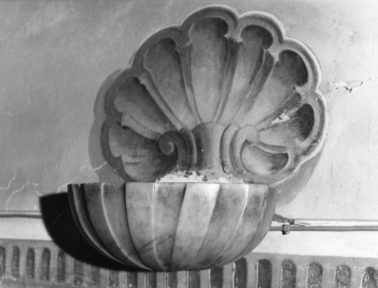 acquasantiera da parete - bottega toscana (fine sec. XVIII)