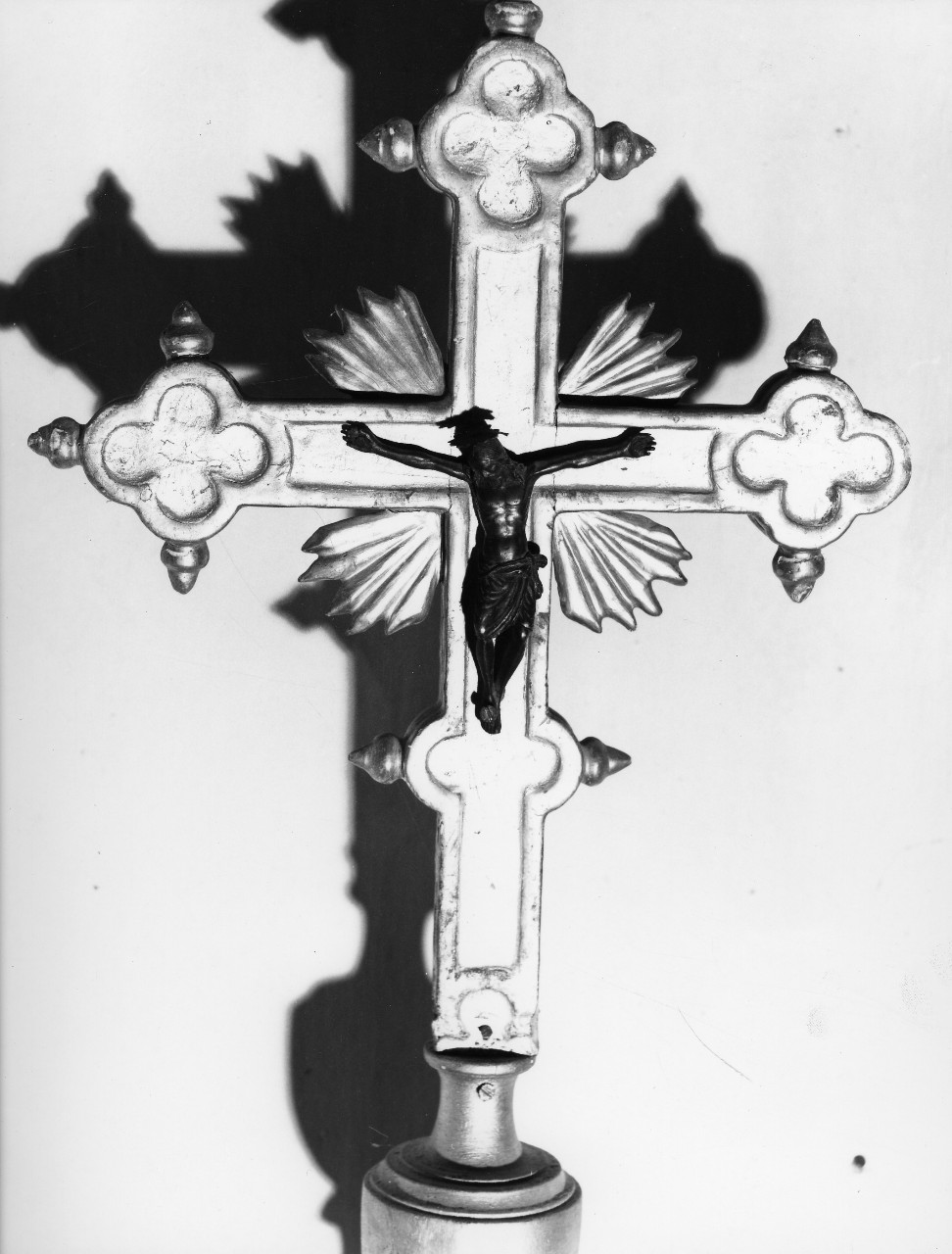Cristo crocifisso (croce d'altare) - bottega toscana (sec. XVI, sec. XIX)