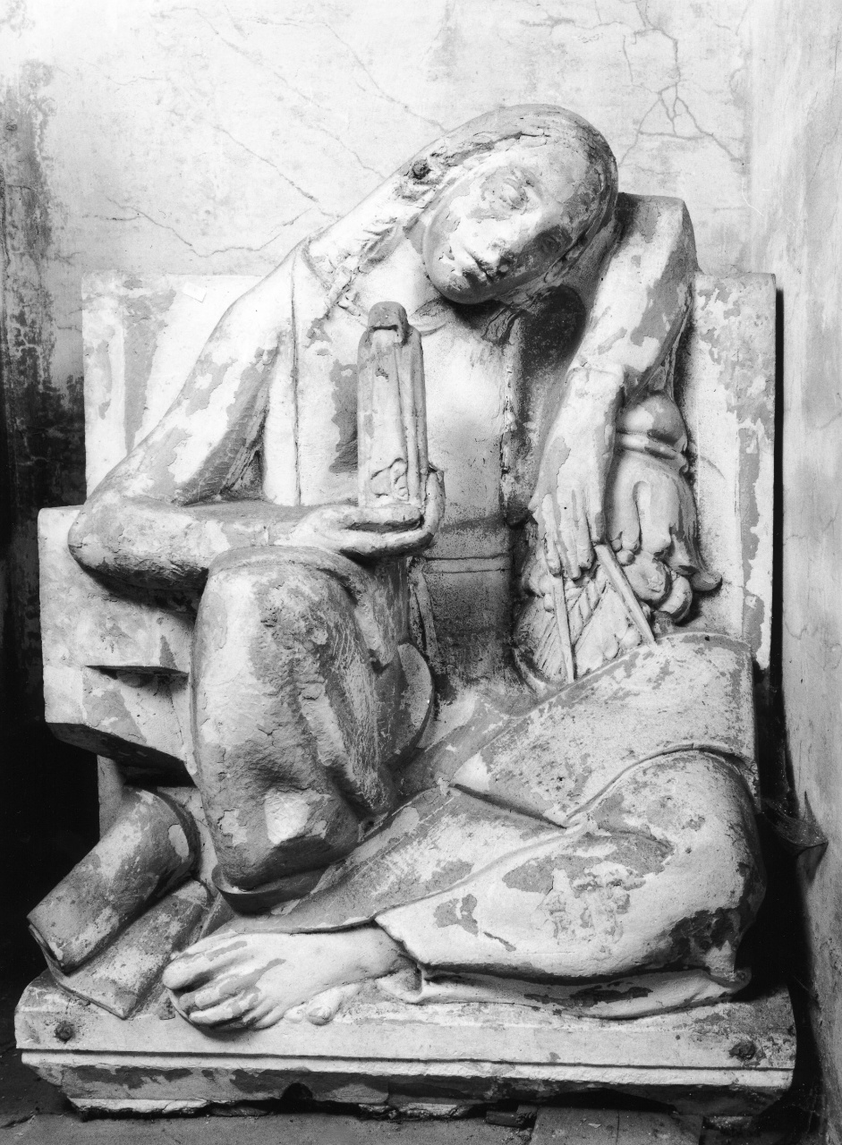 Monumento funebre all'antiquario Bardini, figura maschile seduta (scultura) di Andreotti Libero (sec. XX)