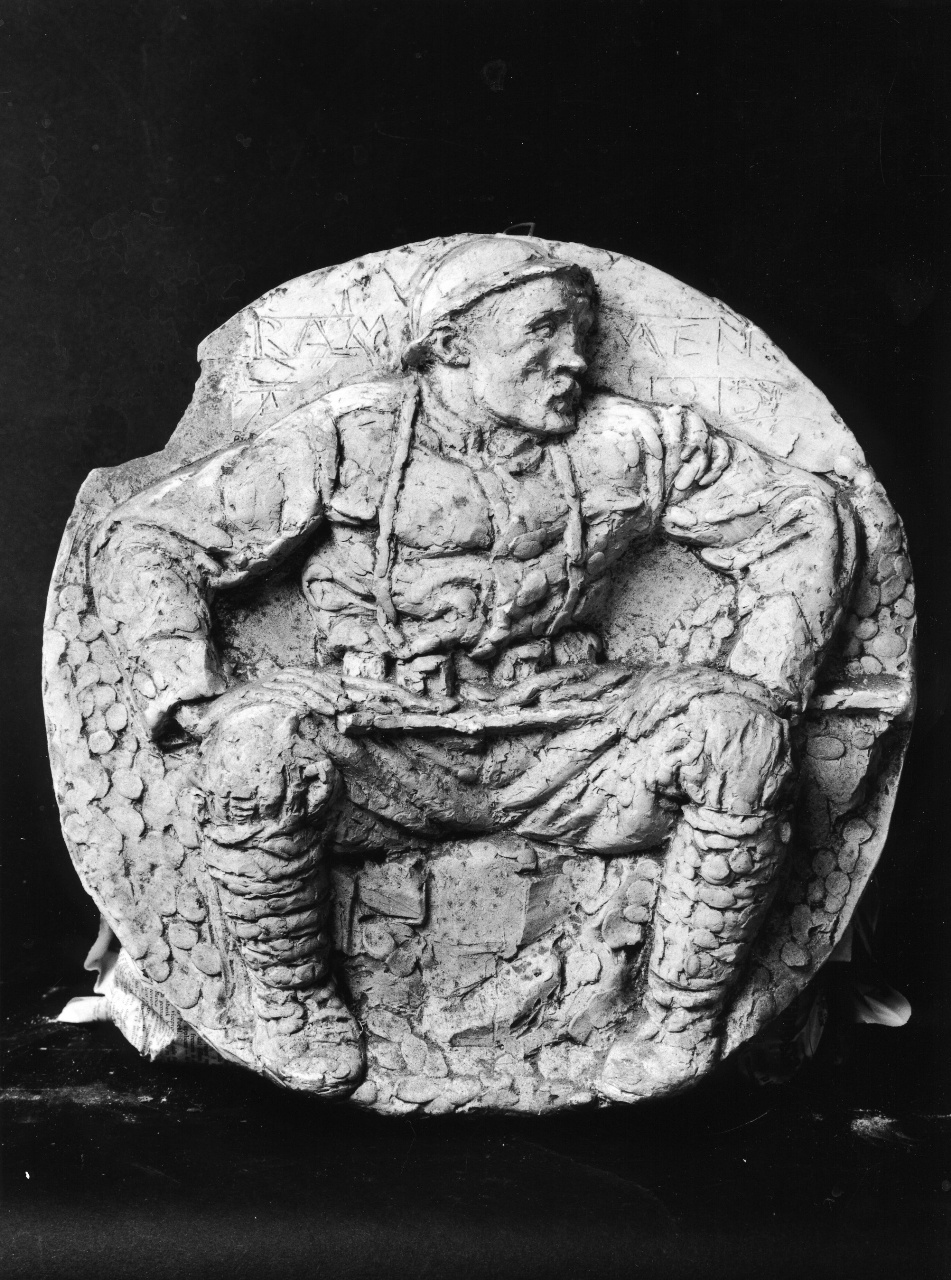 Soldato seduto o Territoriale, soldato (rilievo) di Andreotti Libero (sec. XX)