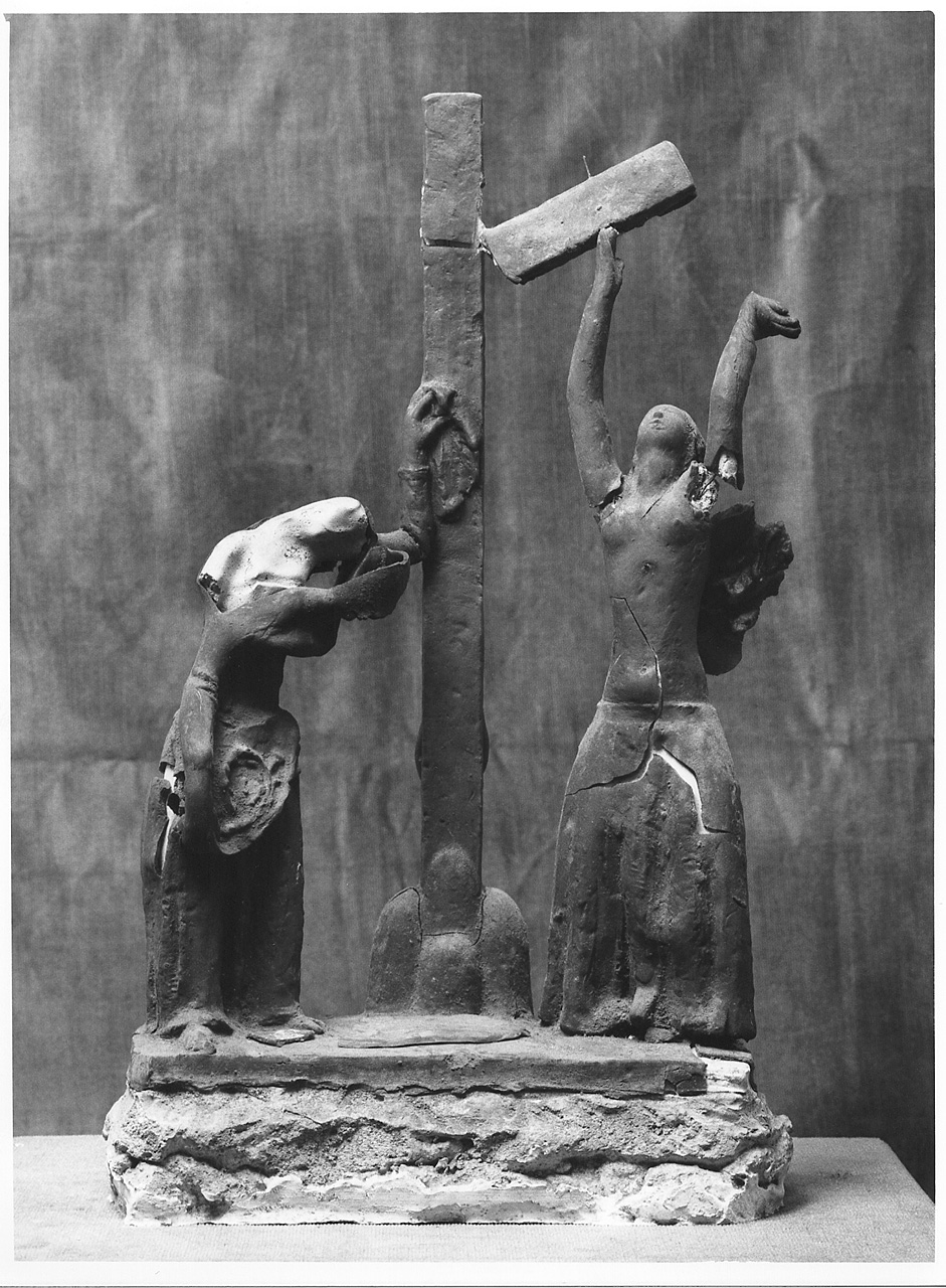 Maria e Maddalena ai lati della Croce (gruppo scultoreo) di Andreotti Libero (sec. XX)