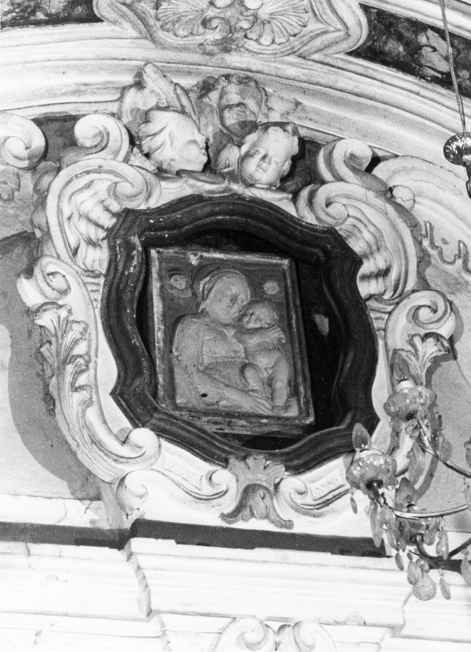 Madonna con Bambino (rilievo) - ambito toscano (sec. XV, sec. XVIII)