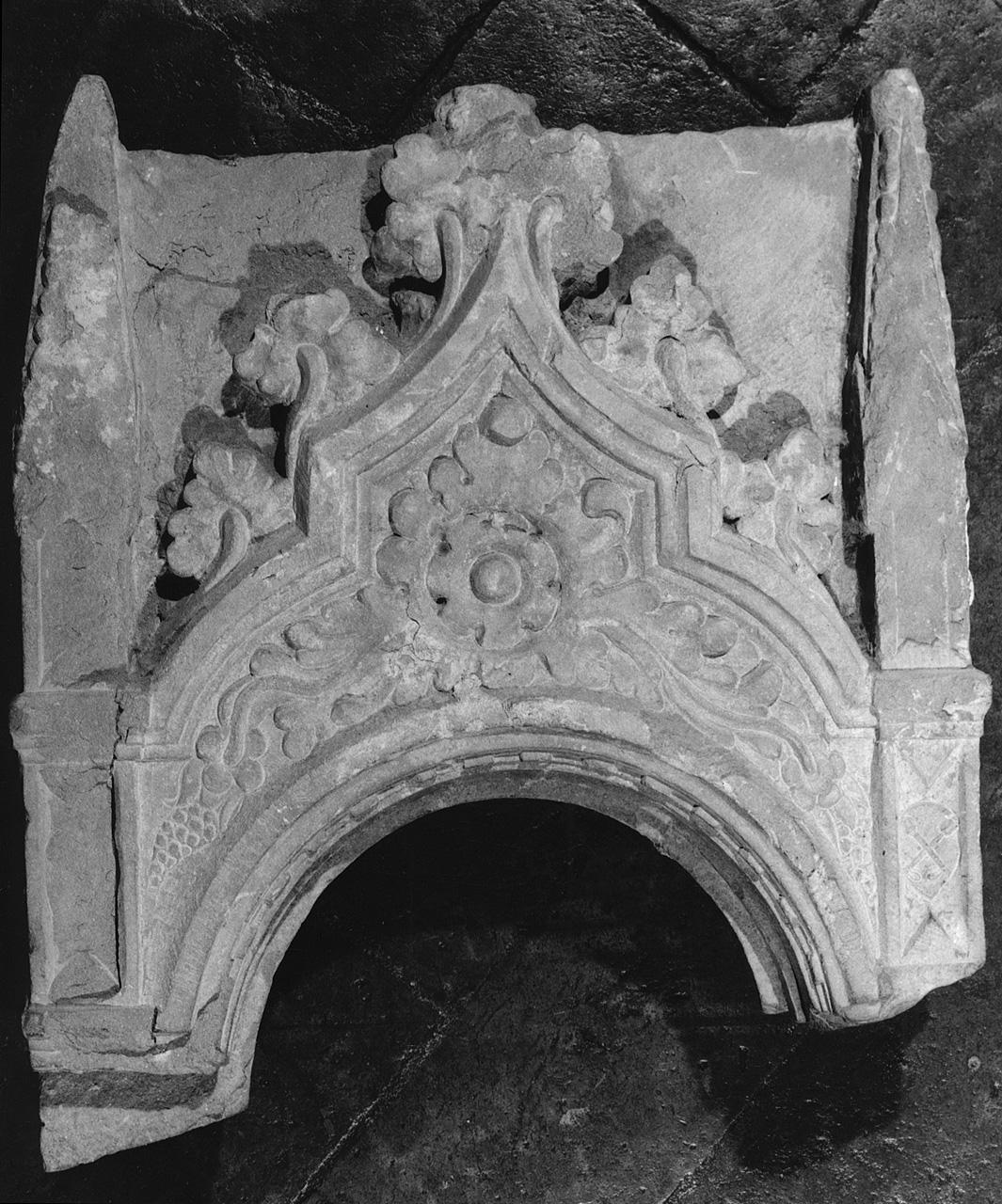 cornice architettonica, frammento - manifattura toscana (sec. XIV)