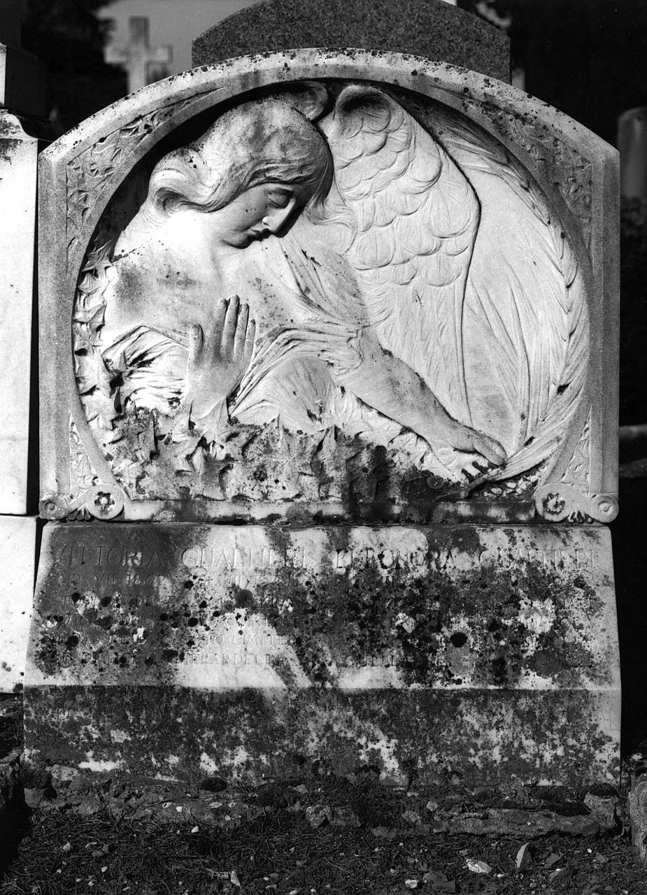 angelo con fascio di palme (rilievo) di Betti Edoardo (sec. XX)