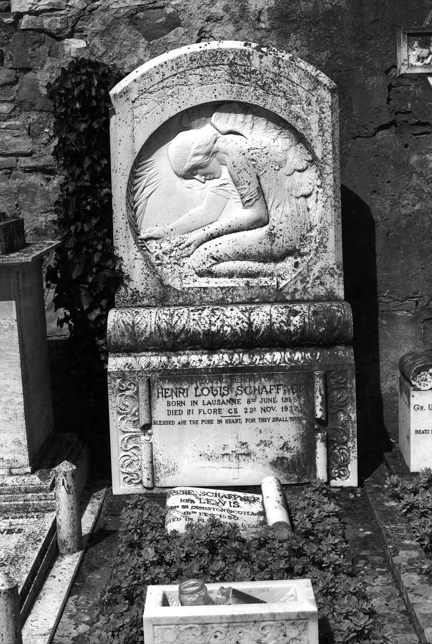 angelo con fascio di palme (rilievo) di Betti Edoardo (sec. XX)