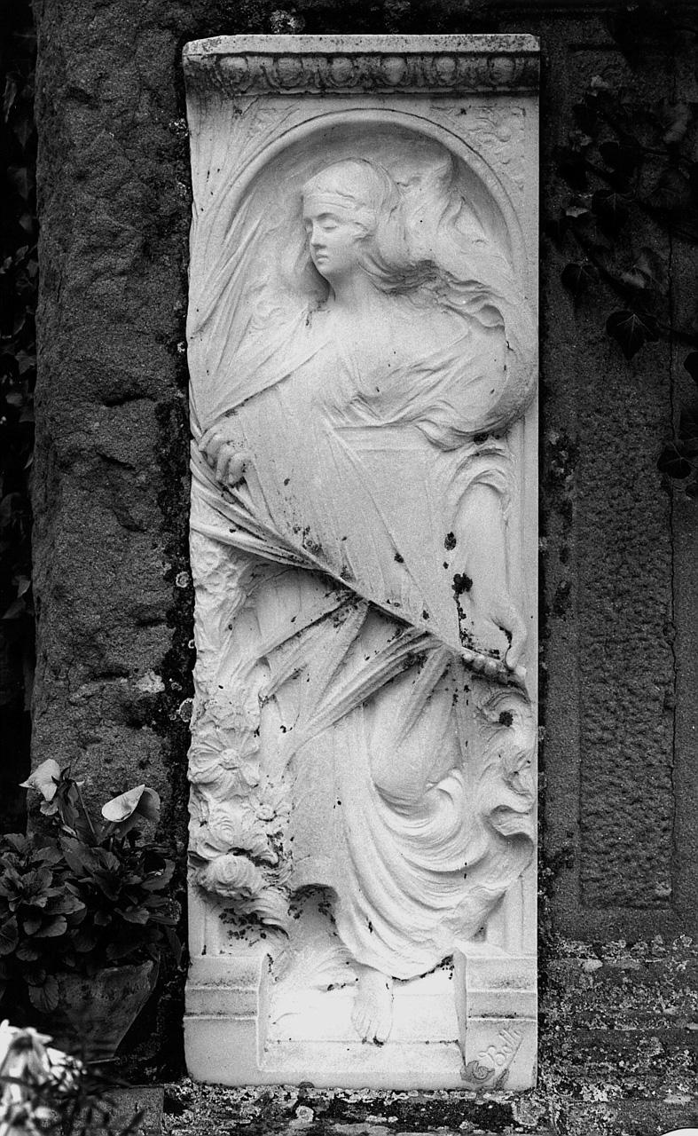 angelo con fascio di palme (stele funeraria) di Betti Edoardo (sec. XX)