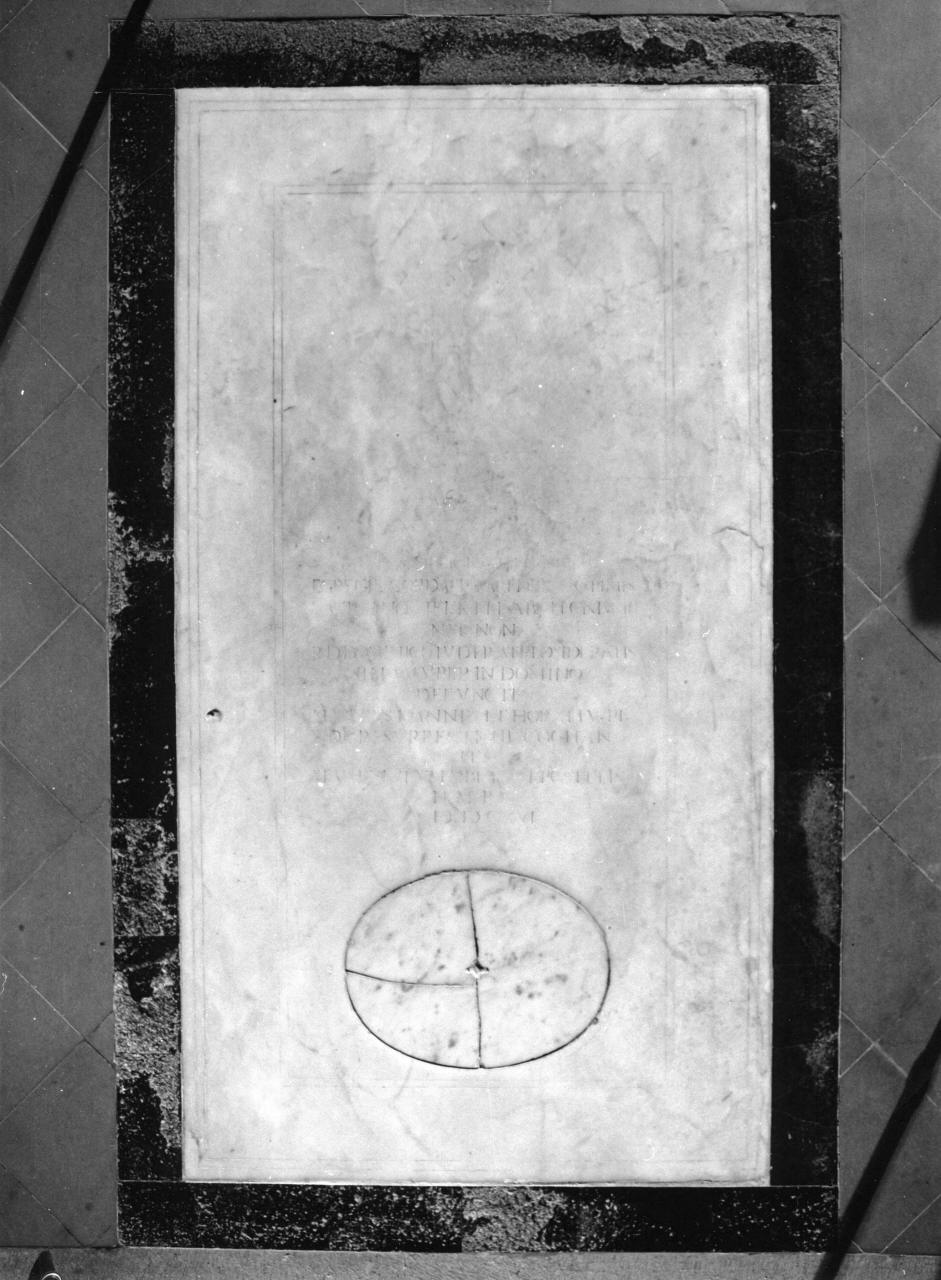 lastra tombale - produzione toscana (sec. XVII)