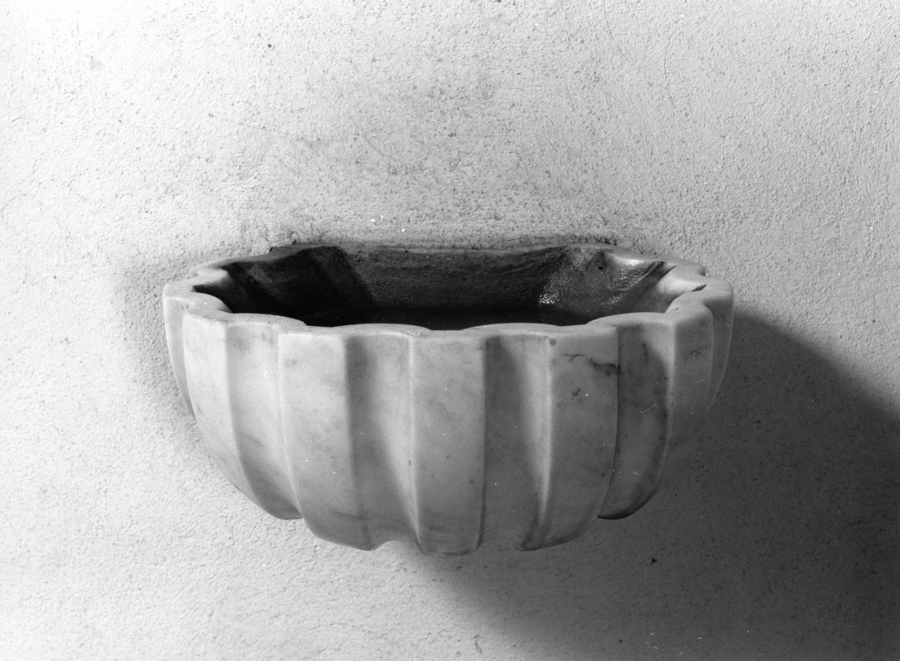 acquasantiera da parete, serie - bottega toscana (seconda metà sec. XVIII)