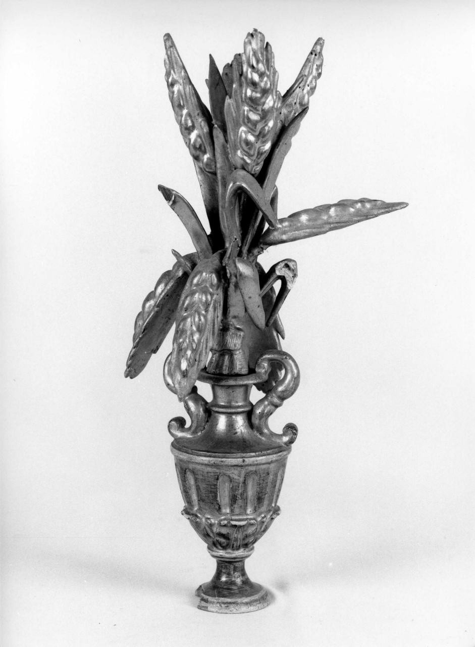 vaso d'altare con composizione floreale, serie - bottega toscana (metà sec. XVIII)