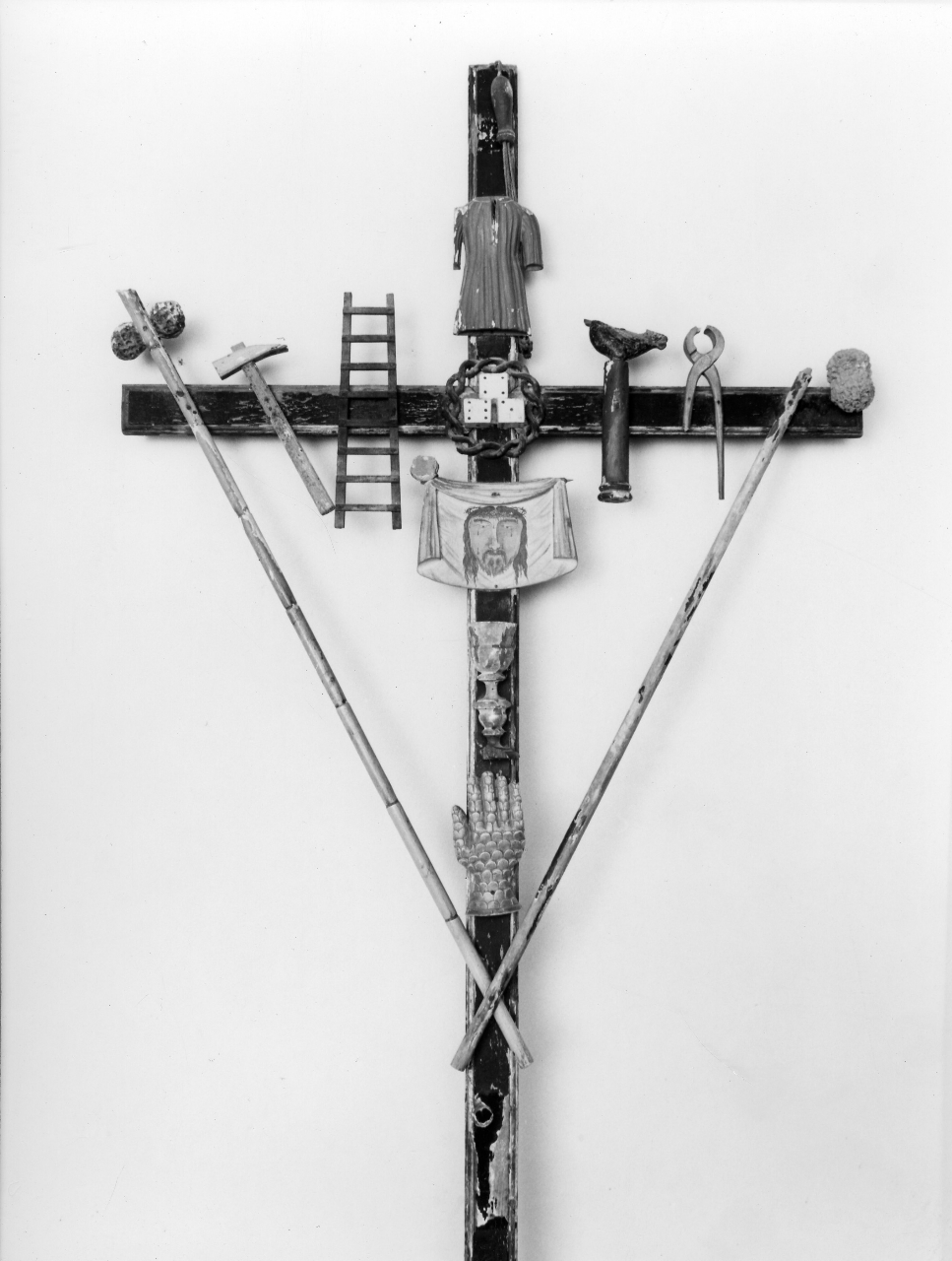 croce con simboli della Passione (croce penitenziale) - bottega toscana (fine/inizio secc. XVIII/ XIX)