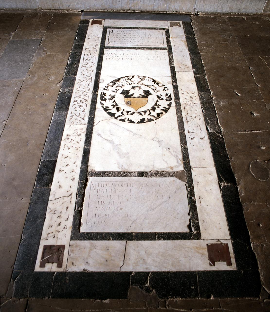 stemma gentilizio della famiglia Quaratesi, decorazione vegetale (lastra tombale) - bottega fiorentina (sec. XVI)