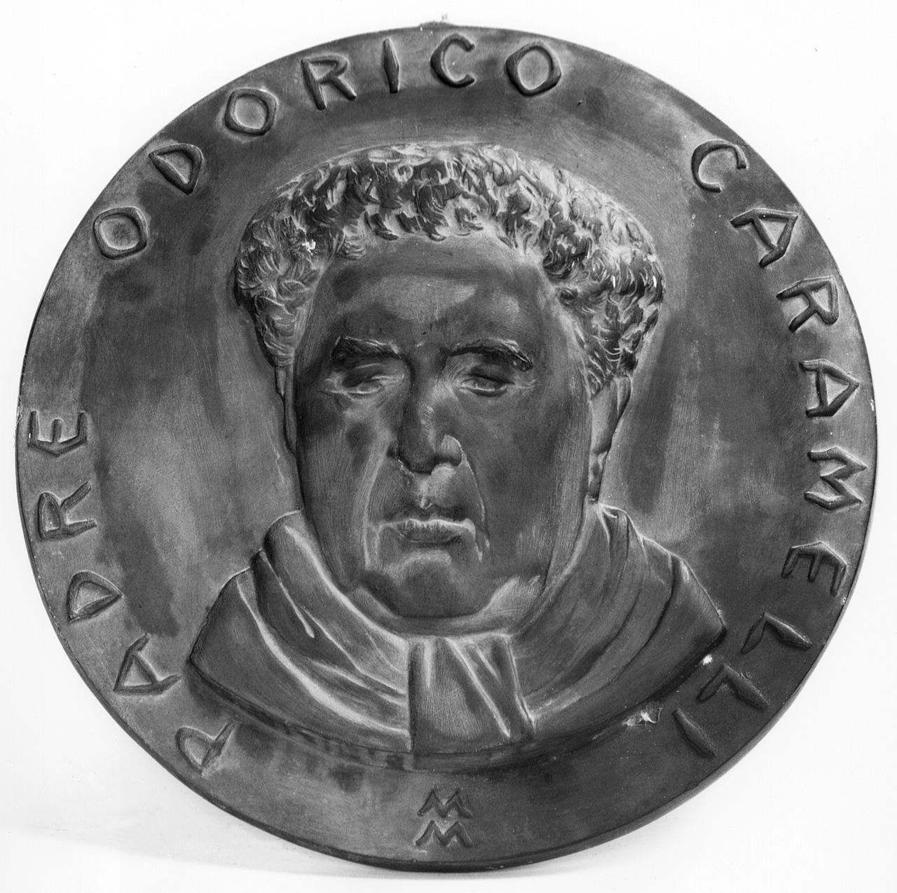 ritratto di padre Odorico Caramelli (rilievo) di Moschi Mario (sec. XX)