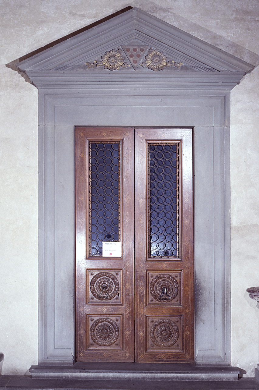 stemma gentilizio della famiglia Medici (mostra di portale) di Michelozzi Michelozzo (sec. XV)