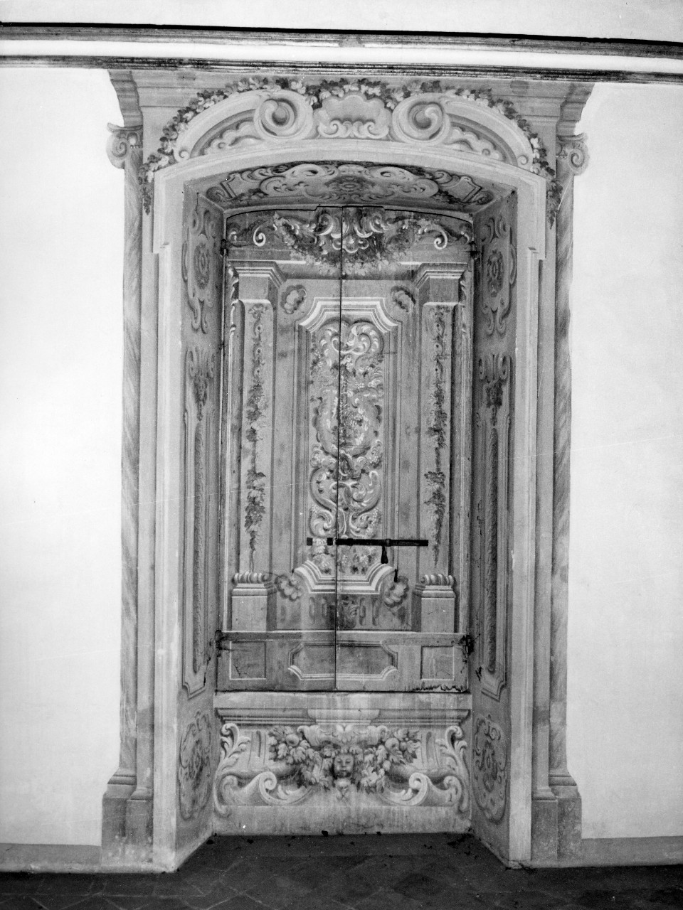 motivi decorativi vegetali (imposta di finestra) di Dandini Pietro (bottega) (fine sec. XVII)