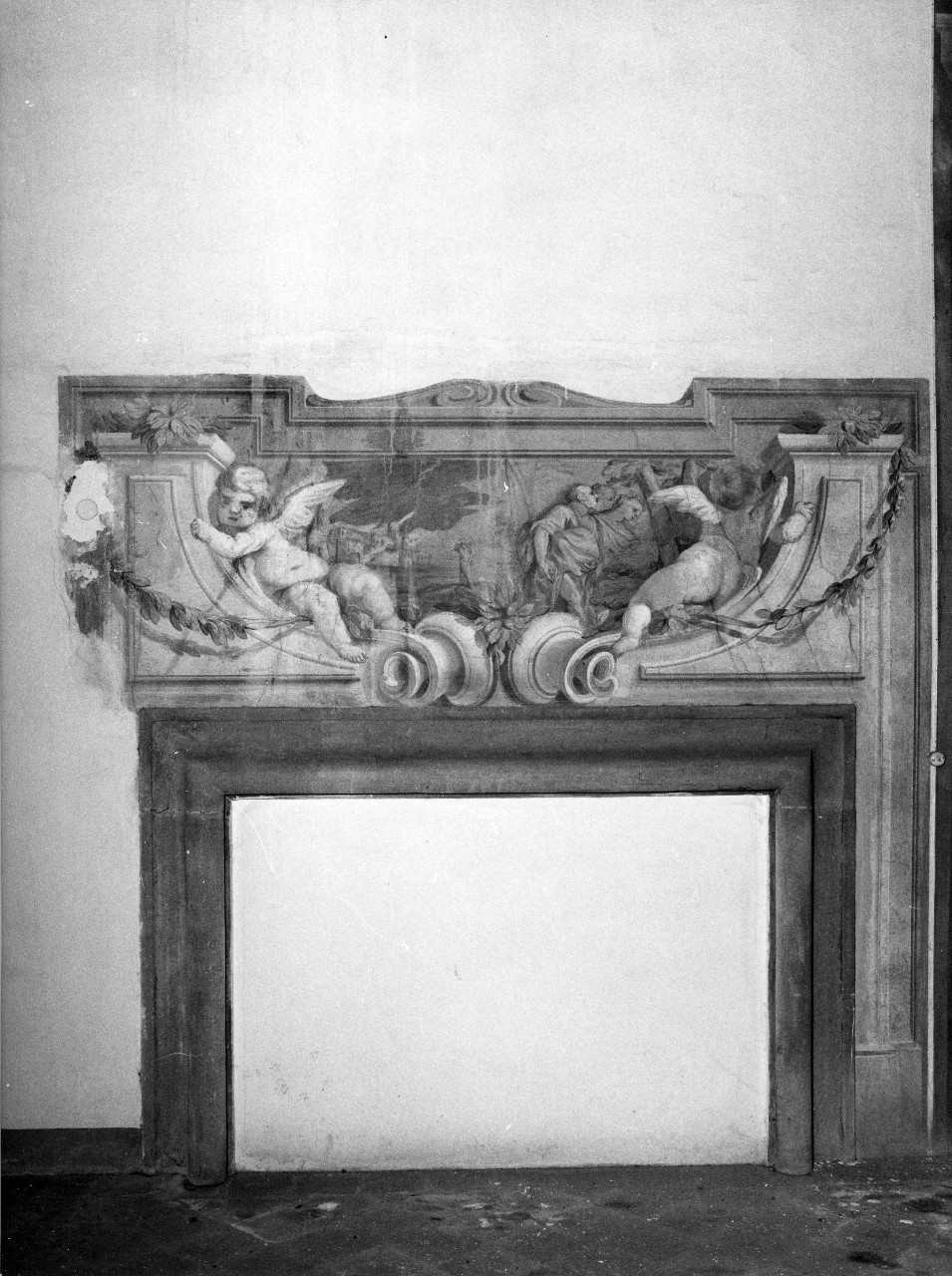 cornice architettonica con motivi decorativi e figure (mostra di camino) di Dandini Pietro (bottega) (fine sec. XVII)