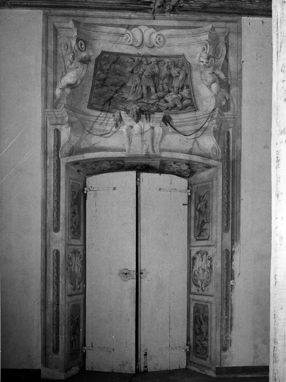 cornice architettonica con motivi decorativi e figure (mostra di finestrone, serie) di Dandini Pietro (bottega) (fine sec. XVII)