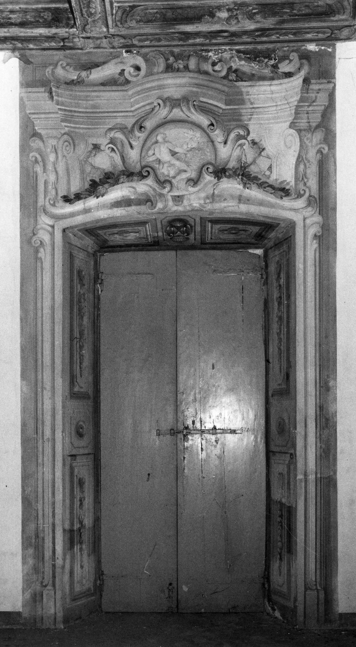 cornice architettonica con motivi decorativi e figure (mostra di finestra) di Dandini Pietro (bottega) (fine sec. XVII)