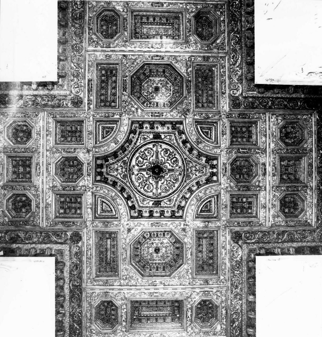 motivi decorativi geometrici e vegetali stilizzati (soffitto a cassettoni) di Gamberai Felice (sec. XVII)