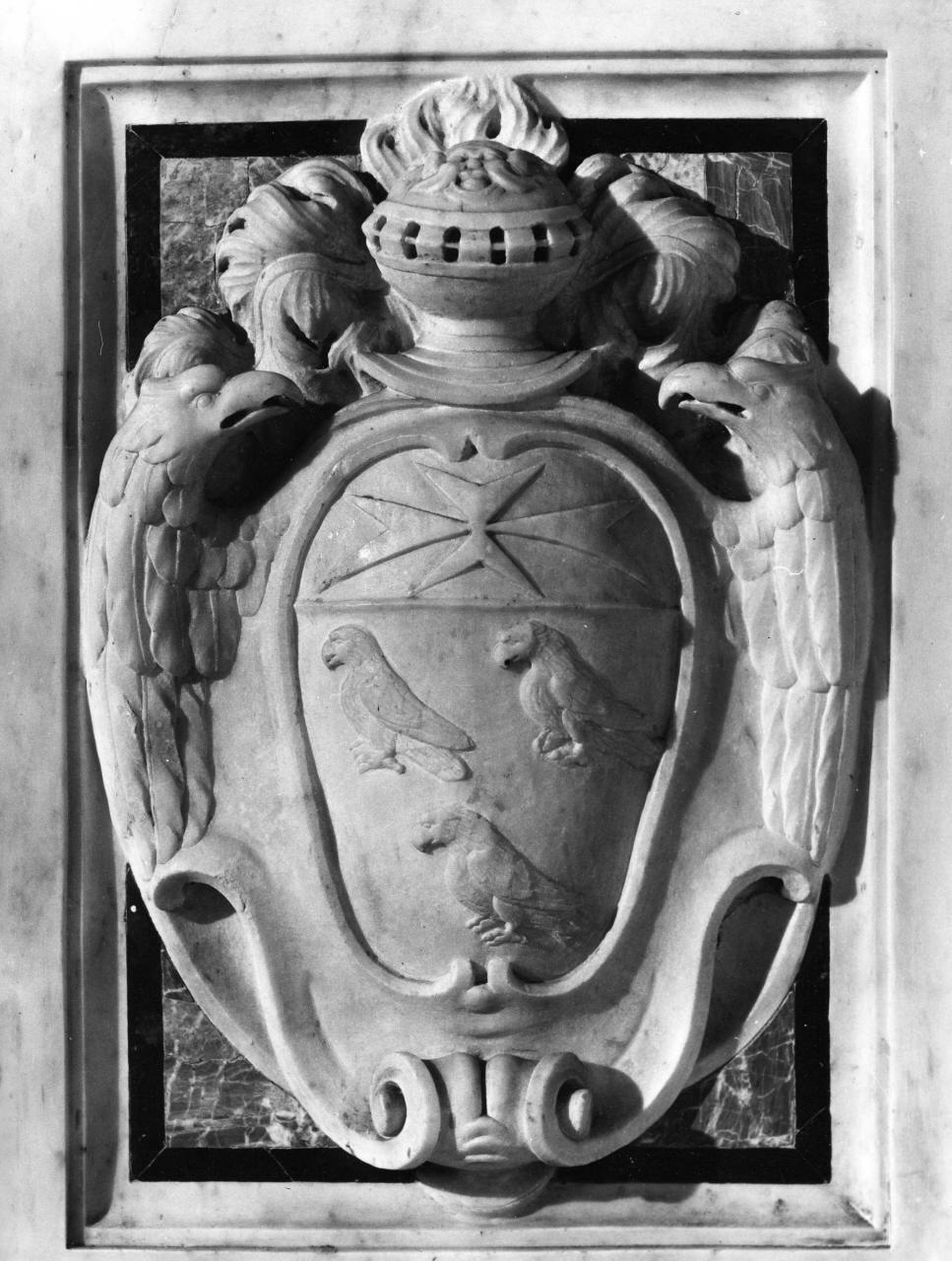 stemma gentilizio della famiglia Pappagalli (rilievo) - bottega toscana (sec. XVII)