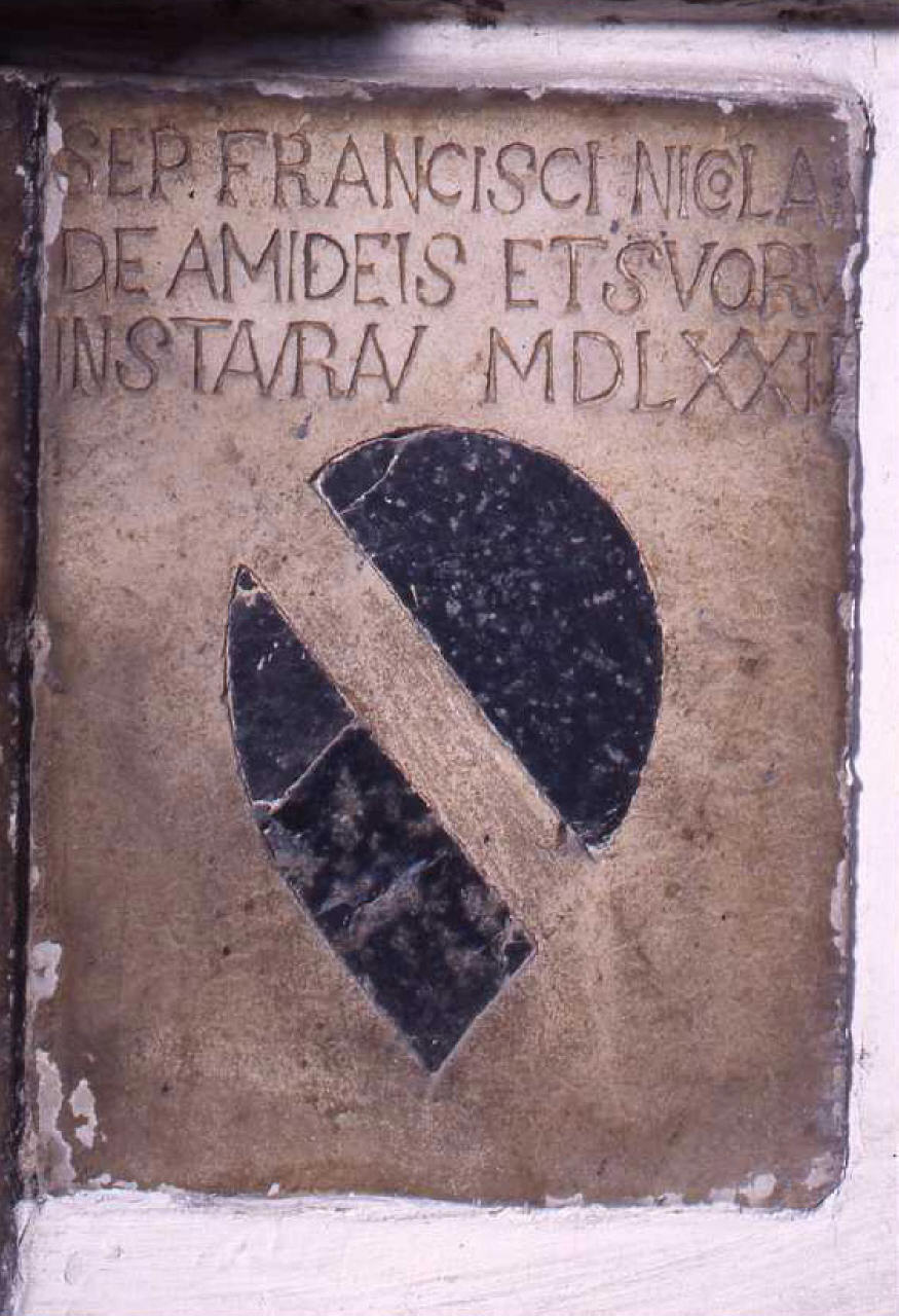 stemma gentilizio della famiglia Amidei (lapide tombale) - produzione toscana (sec. XVI)