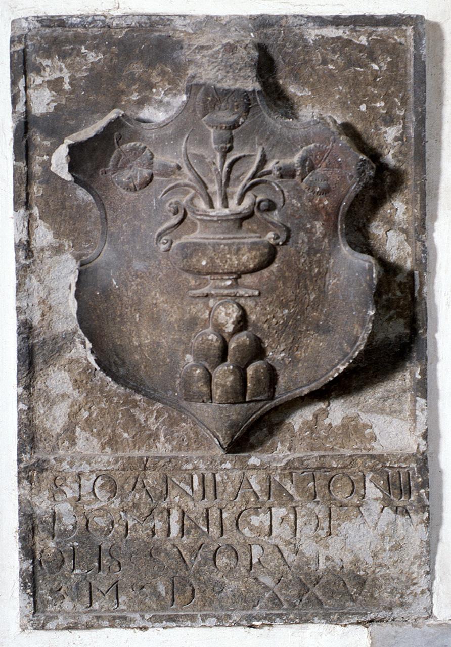 stemma gentilizio della famiglia Vivoli (lapide tombale) - produzione toscana (sec. XVI)