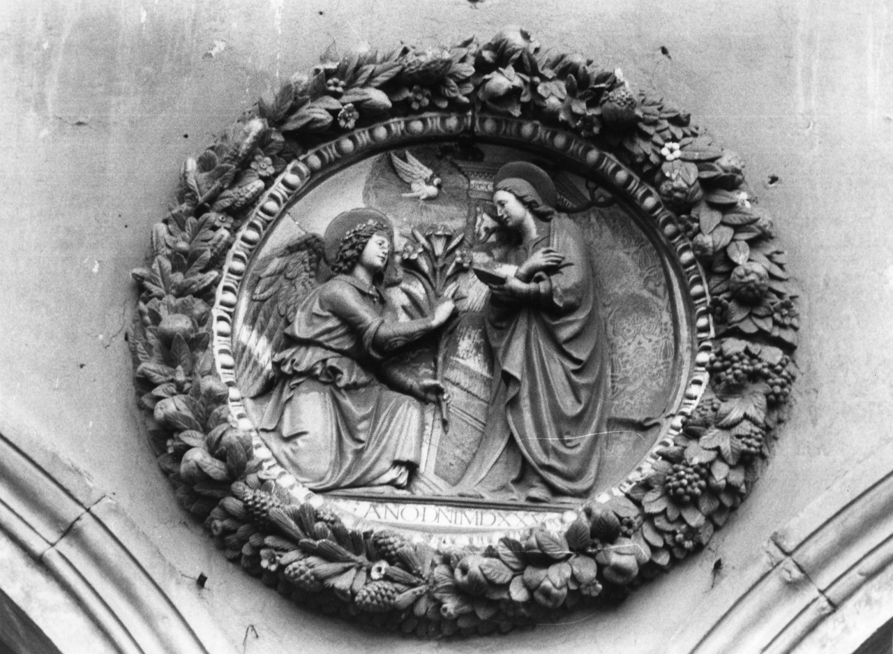 Annunciazione (rilievo) di Della Robbia Giovanni (sec. XVI)