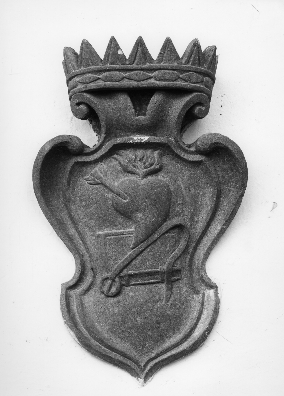 stemma con i simboli di Sant'Agostino (rilievo) - bottega toscana (sec. XVIII)