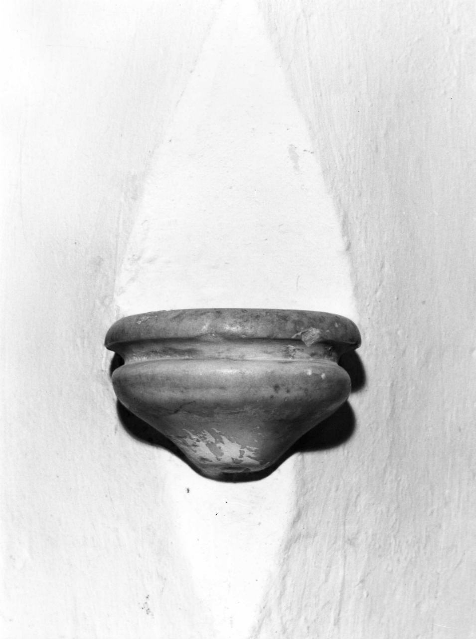 acquasantiera da parete - bottega toscana (sec. XVIII)